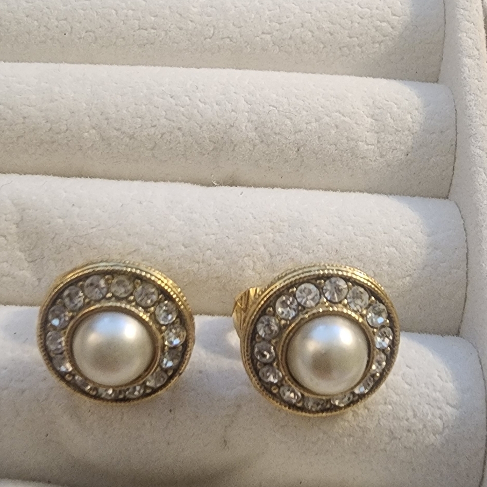 Elegant‎ Gold Tone and Faux Pearl Stud Earrings